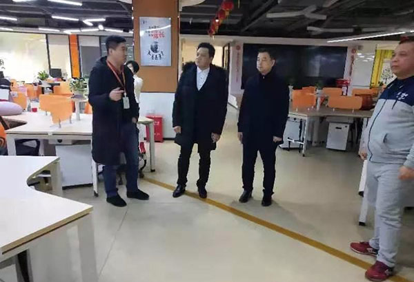 牛商网长沙基地总经理赵总与来宾交流